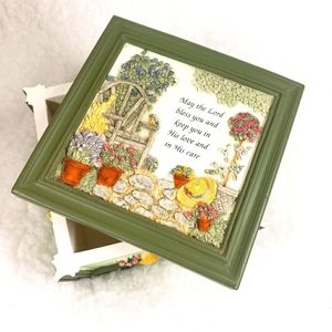 Lidded Keepsake Box by Kathy Seek